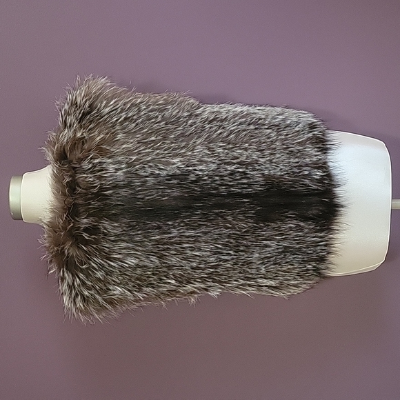 Sleeveless Fox Fur Vest - Picture 5 of 10